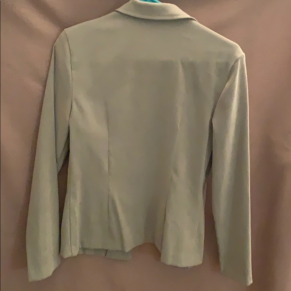 Green skirt suit - Picture 3 of 4